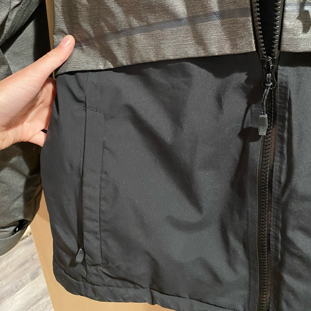 Columbia Jacket (Perfect Condition) - image 8